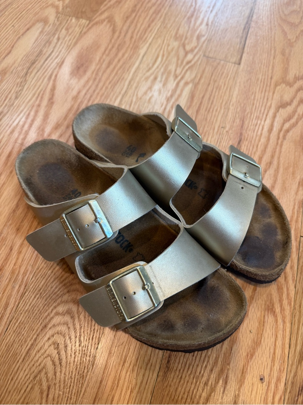 Birkenstock 9 Arizona Metallic Champagne Gold Two Strap Sandals Classic Preppy - Picture 5 of 9